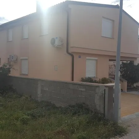 With A Parking Space - 14389 * Vir