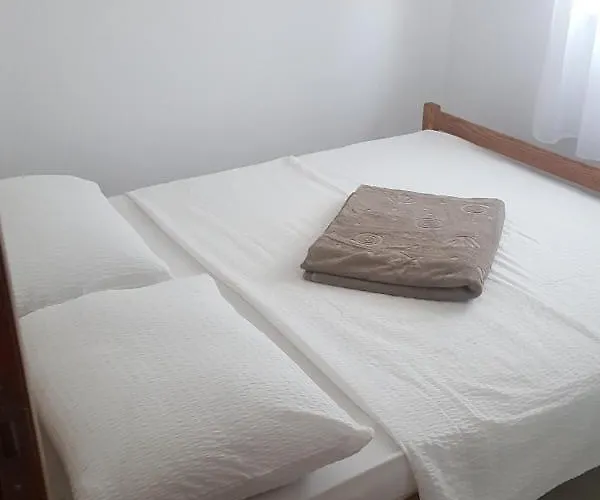 With A Parking Space - 14389