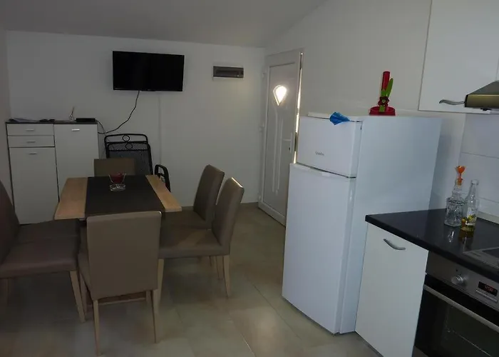 With A Parking Space - 14389